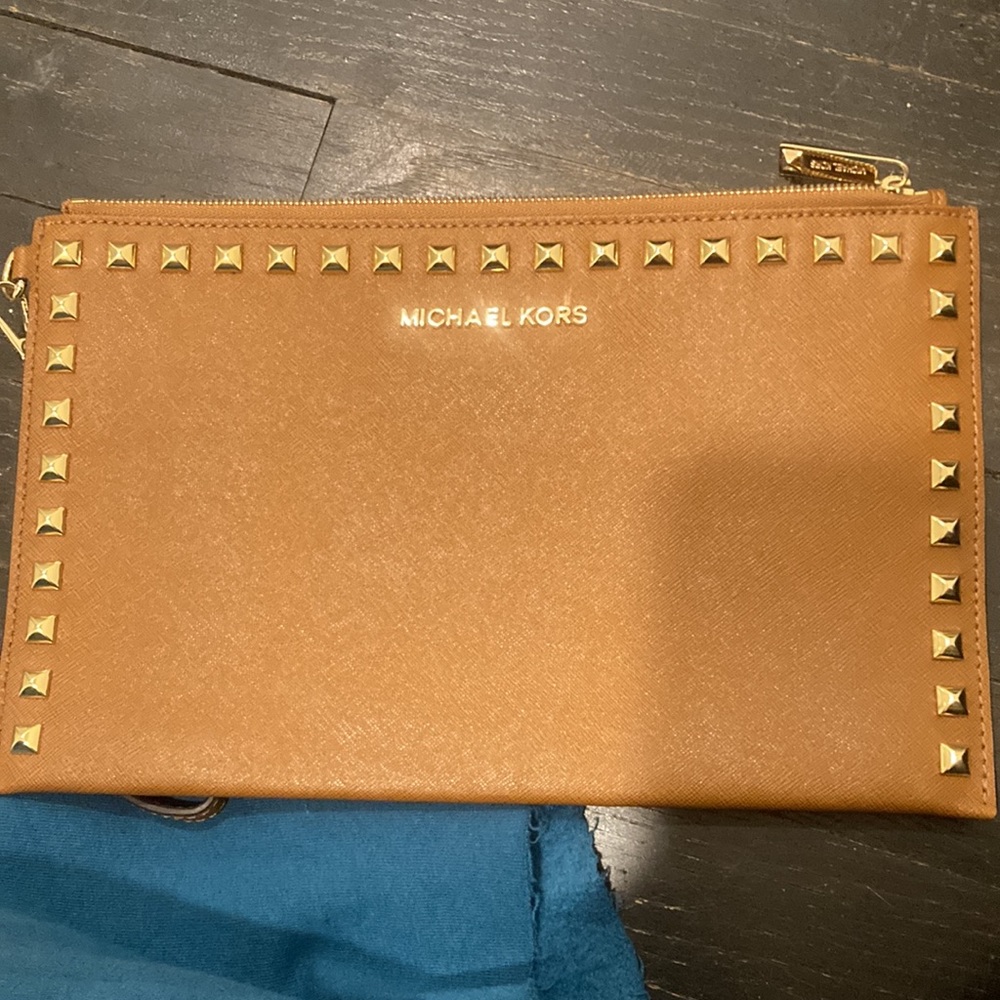 Michael Kors - Picture 2 of 3